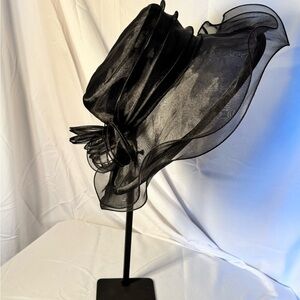 Elegant Black Mesh Wide Brim Fascinator Hat with Bow – Derby, Wedding, Tea Party